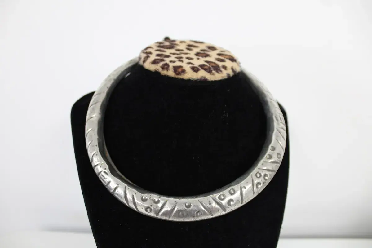 Engraved Hasli Collar